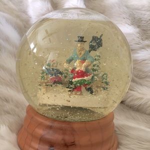 ❄️VTG Holiday Snow globe☃️